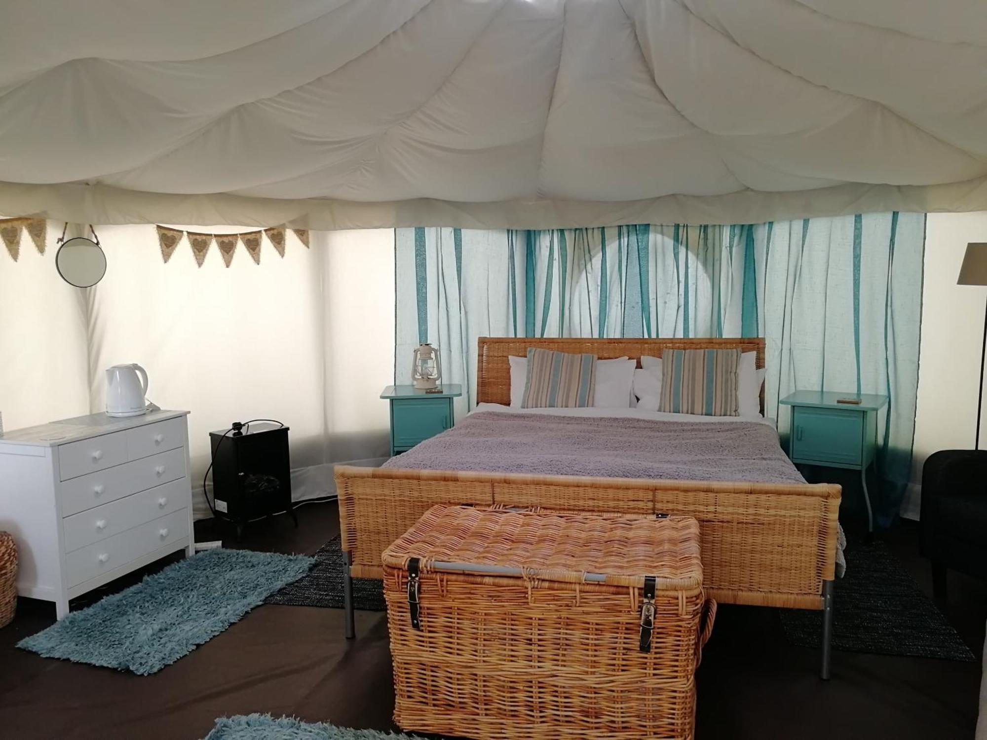 The Little Hide - Adult Only Camping Pods Wigginton  Екстериор снимка